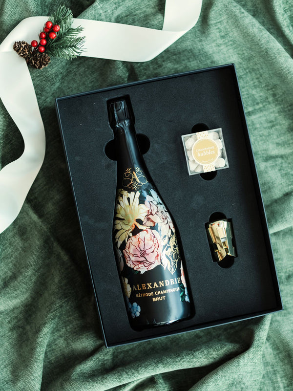 The perfect gift to say "Cheers" for every occasion. Our "Cheers Gift Bundle" includes a bottle of boutique bubbles, a SugarFina candy cube, gold champagne stopper and tasting notes.