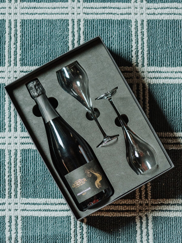 The perfect gift for every occasion. Our Champagne and glasses gift set includes a bottle of boutique bubbles, crystal tulips and tasting notes.