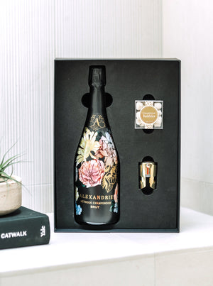 The perfect gift to say "Cheers" for every occasion. Our "Cheers Gift Bundle" includes a bottle of boutique bubbles, a SugarFina candy cube, gold champagne stopper and tasting notes.