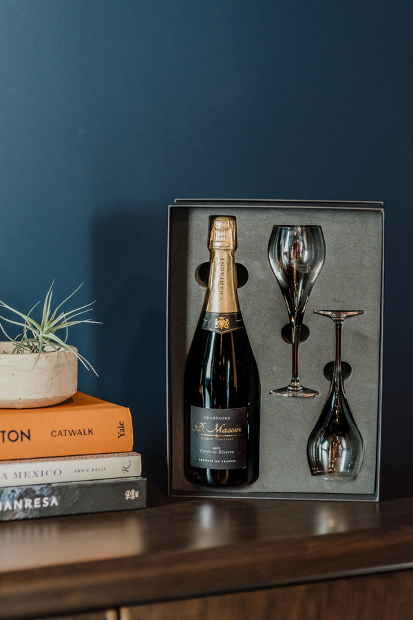 The perfect gift for every occasion. Our Champagne and glasses gift set includes a bottle of boutique bubbles, crystal tulips and tasting notes.