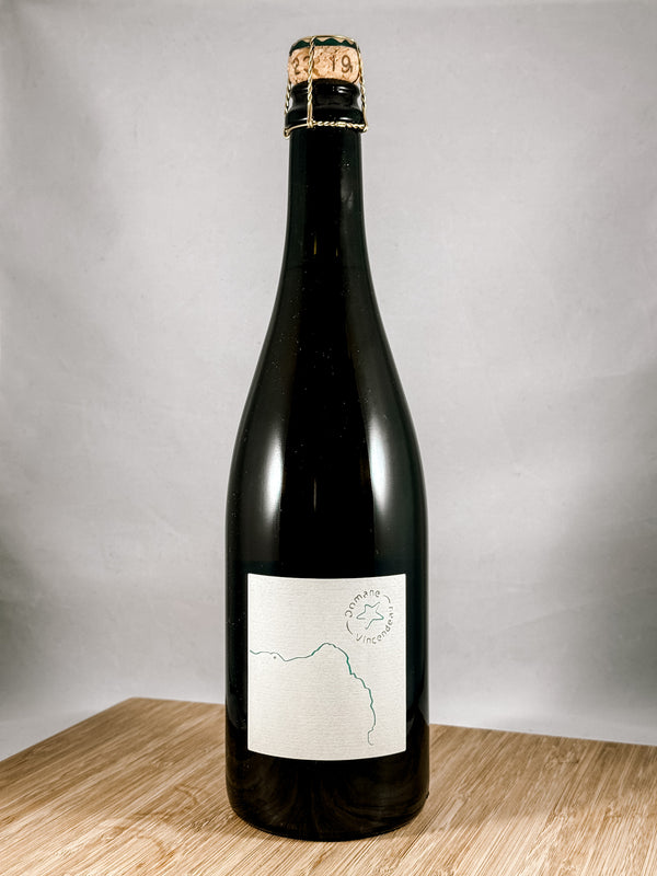 Domane Vincendeau Cremantde Loire 2021 Rosa part of our monthly champagne club, wine delivery, unique gift ideas, send bubbles gifts