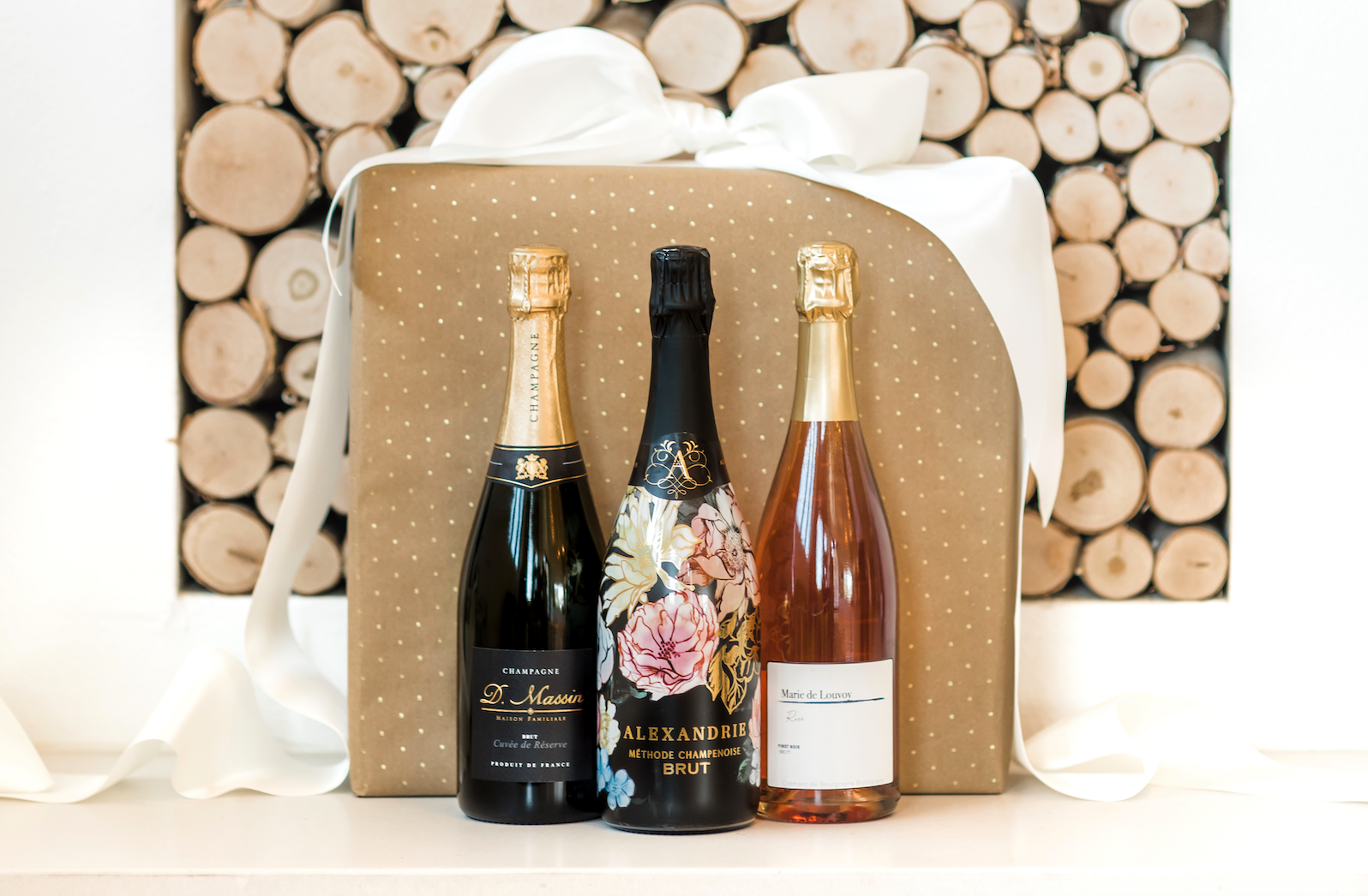 THE BUBBLES CLUB We Drink Bubbles