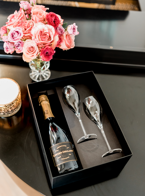 The perfect gift to say Happy Anniversary! Packaged in an elegant gift box, this set includes one bottle of Lucien Collard Grand Cru 2014 Champagne and two tulip-style crystal toasting flutes.